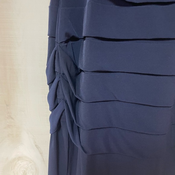 Valerie Bertinelli NWOT Navy V Neck Rosette Detail Tiered Ruffle Bodycon Dress 6 - Picture 6 of 6